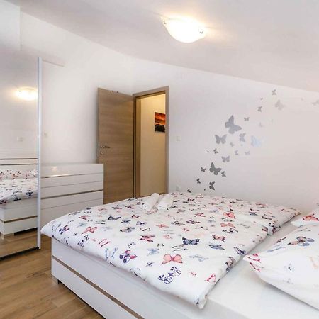 Apartment In Malinska/Insel Krk 38057 Luaran gambar